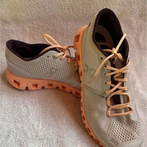 On Cloud Women's  X Sneakers - Size 8